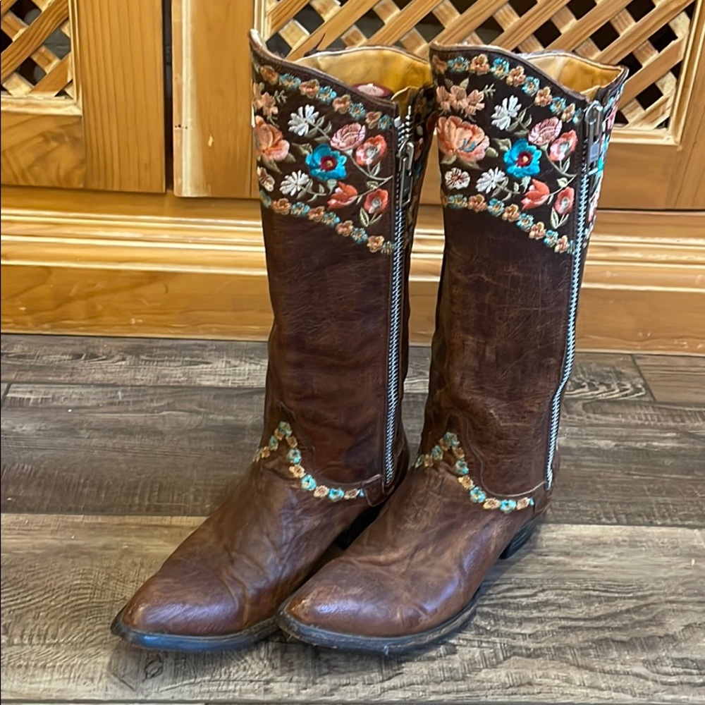 Old Gringo floral embroidered boots